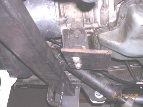 1994 Ford Bronco - how the tranny will mount. Will use a piece of round tube bent in a horshoe. The tranny bolts are 4 inches away from the square tube