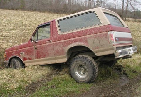 1988 Ford Bronco - Left rear riding on top of the grass. Yep... no traction.