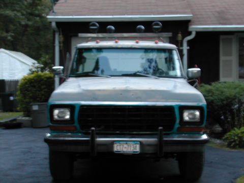 1979 Ford Bronco - Added light bar - 2 100w 6" facing fowoard and 2 - 4" 55 w facing to the rear
