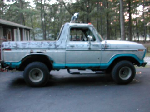 1979 Ford Bronco - added nerf bars - baars actually for a blazer but modified to fit