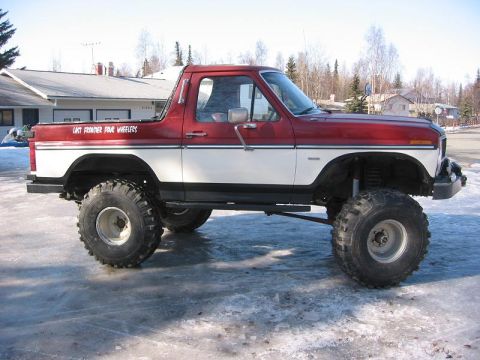 1985 Ford Bronco - Passanger Side - Side view