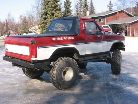 1985 Ford Bronco - Passanger Side - Rear View