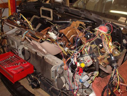 1994 Ford Crown Victoria - I set the dash on the front of the car to work on the wiring.
