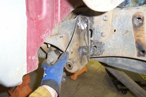 1986 Ford Ranger - there's the idea (yeah, I cut the stock hanger some)