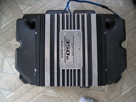 1993 Ford Taurus - A Kenwood KAC-6295 stereo amplifier with 350W maximum power is shown.