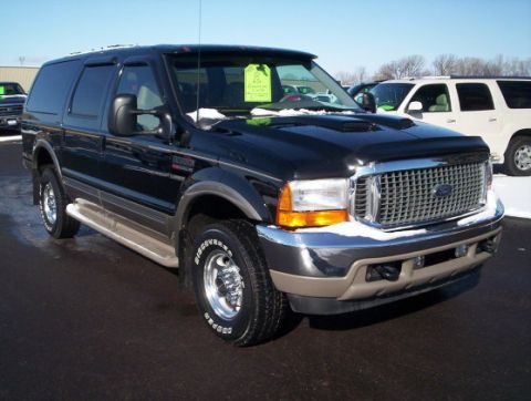 2001 Ford Excursion - Here is another pic from the dealer where you can see the hood scoops and the clearance lights over the top of the windshield.