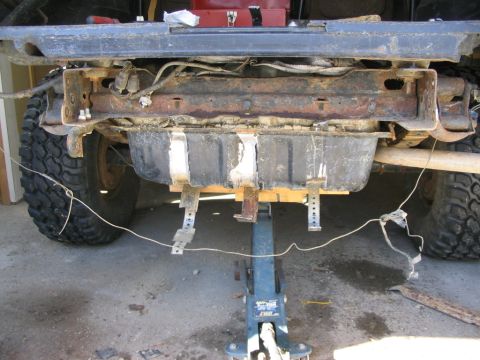 1986 Ford Bronco - People whine about removing the tank ... floor jack makes it a breeze