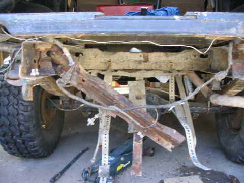 1986 Ford Bronco - Gotta get rid of this cross member .. bye bye