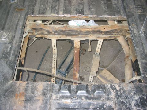 1986 Ford Bronco - Here we go .. had to make that access panel a little bigger ;)