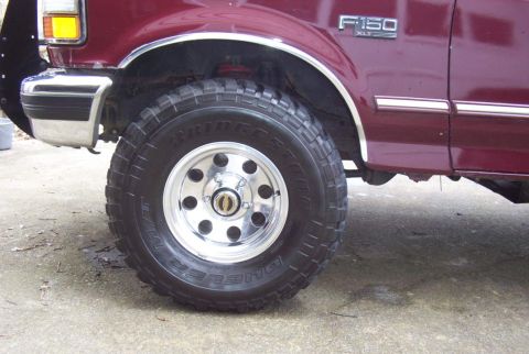 1992 Ford F-150 - Good veiw of front clearance with just the leveling coils