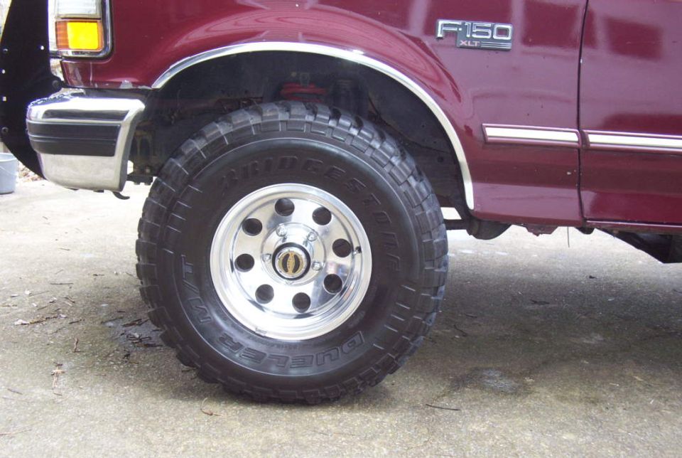 Good veiw of front clearance with just the leveling coils