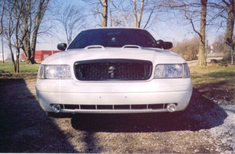 2001 Ford Crown Victoria - close up nose