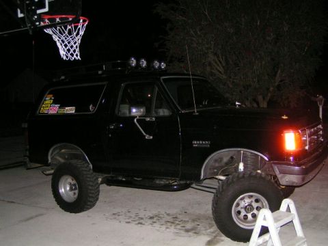 1990 Ford Bronco - nite pic