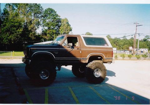 1984 Ford Bronco photo