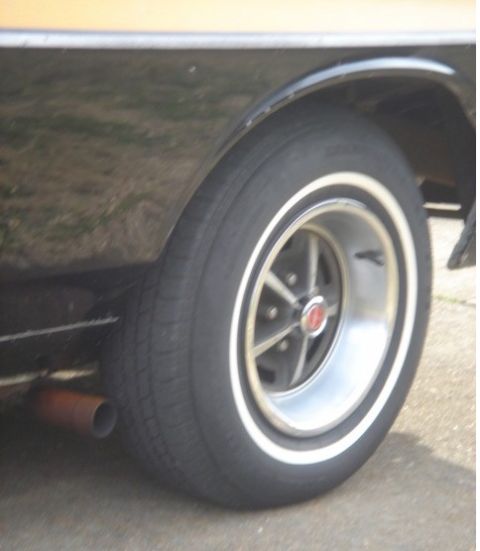 1975 Ford Ranchero - Side exhausts.