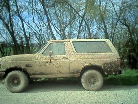 1988 Ford Bronco - mud is fun