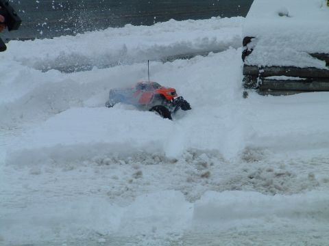 1994 Ford Bronco - RC monster truck navigates a snowy terrain, kicking up snow as it goes.