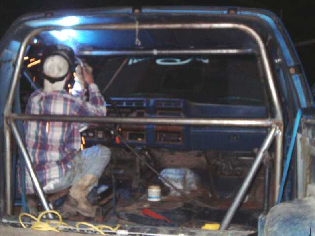 Welding front post runner to roof hoop