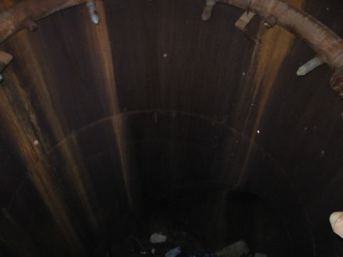 2000 Jeep Cherokee - Piss-poor view down one of the silos. I'll do better next time.