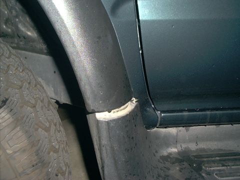 1990 Ford Bronco - running board/fender damage, may have internal stress?