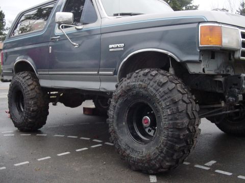 1987 Ford Bronco - sittn high.
