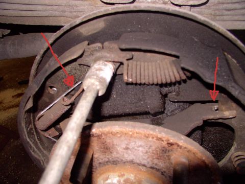1986 Ford Bronco - The arrow on the right indicates the missing anti rattle spring which doesn't come with combi kits BTW. It's a stealership only item. Witho…