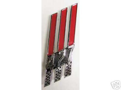 1978 Ford Bronco - A "427" emblem with red stripes and a checkered pattern is shown.