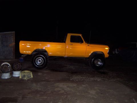 1978 Ford Bronco - Herm's new rubber