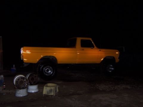 1978 Ford Bronco - Herm's new rubber