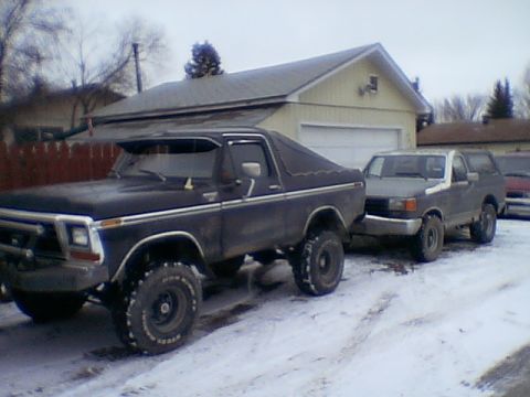 1979 Ford Bronco - A shot with it's top on