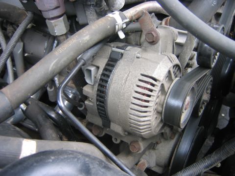1995 Ford Bronco - All the wires out, the main output wire will be replaced. It wasn’t bad or anything, but I feel more comfortable with a new 4awg.