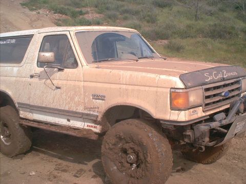 1990 Ford Bronco - I'm full of mud, stuff clung great to the tires.