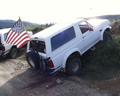 1993 Ford Bronco - Doing a little hitch plowing