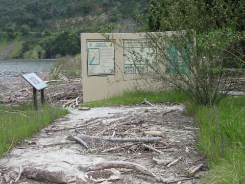 2000 Jeep Cherokee - Debris surrounding the information point showing the level that the flood waters reached.