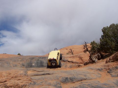 1991 Ford Bronco - Friends Sammi Broke the rear Ring and Pinion gears, and the front birfields at the same time.