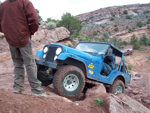 1991 Ford Bronco - This was very close to a very steep edge