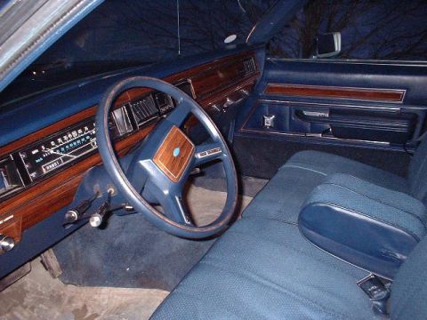 1984 Ford Crown Victoria LTD - The interior after some vigorous Armor-All application...before the first vacuuming.
