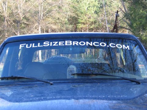 1995 Ford Bronco - The windshield sticker on this vehicle advertises a website for full-size Broncos.