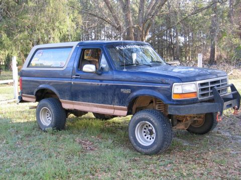 1995 Ford Bronco - This blue Ford Bronco has a lifted suspension and an aftermarket front bumper.