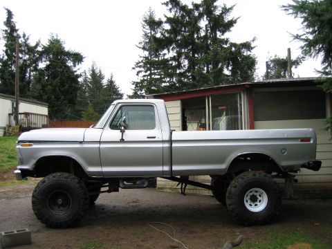 1976 Ford F-150 - Side view: Notice the wheels: All are 15 inch, rear are NEW 8 lug (D60) front are OLD 5 lug (D44)