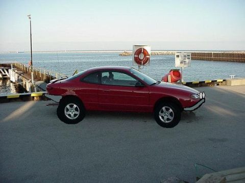 2000 Ford Escort photo