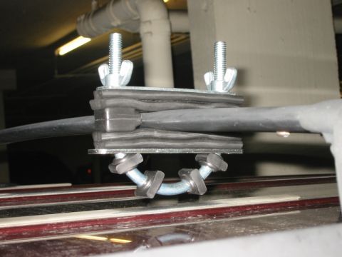 2000 Jeep Cherokee - Compressing the bushings prior to fitting the jack.