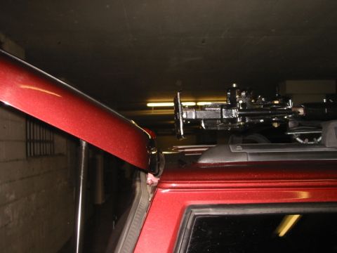 2000 Jeep Cherokee - View showing how much clearance is between the rear hatch and the baseplate of the jack.