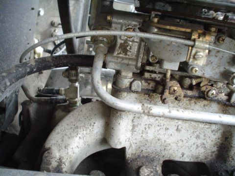 1981 Ford Bronco - trying to get a shot of the vacumm T I made from brass fittings at Napa