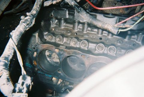 1988 Ford Bronco - Notice the #4 piston is a lot cleaner then the rest?