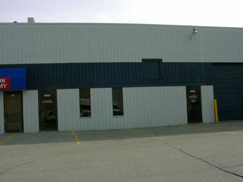 1999 Jeep Grand Cherokee - Exterior view of a commercial building with parking lot markings in the foreground.