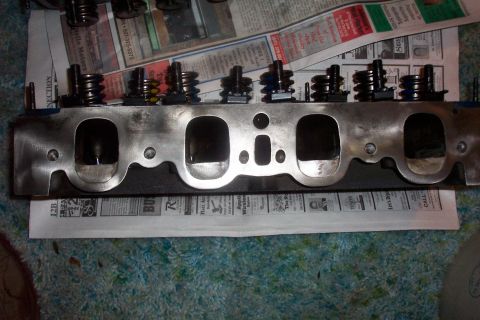 1994 Ford F-150 - Here is a pic of the Parker Port Stuffers installed in the 4v Cleveland heads. Too bad Ford didn't make them like this to begin with.