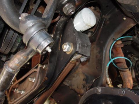 1986 Ford Bronco - Detail of vehicle steering linkage and oil filter, with Supermotors.net watermark visible.