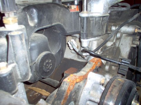 1994 Ford Crown Victoria - Location of the CHT sensor inside the L head.