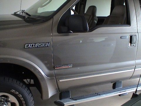 2004 Ford Excursion - Different shot